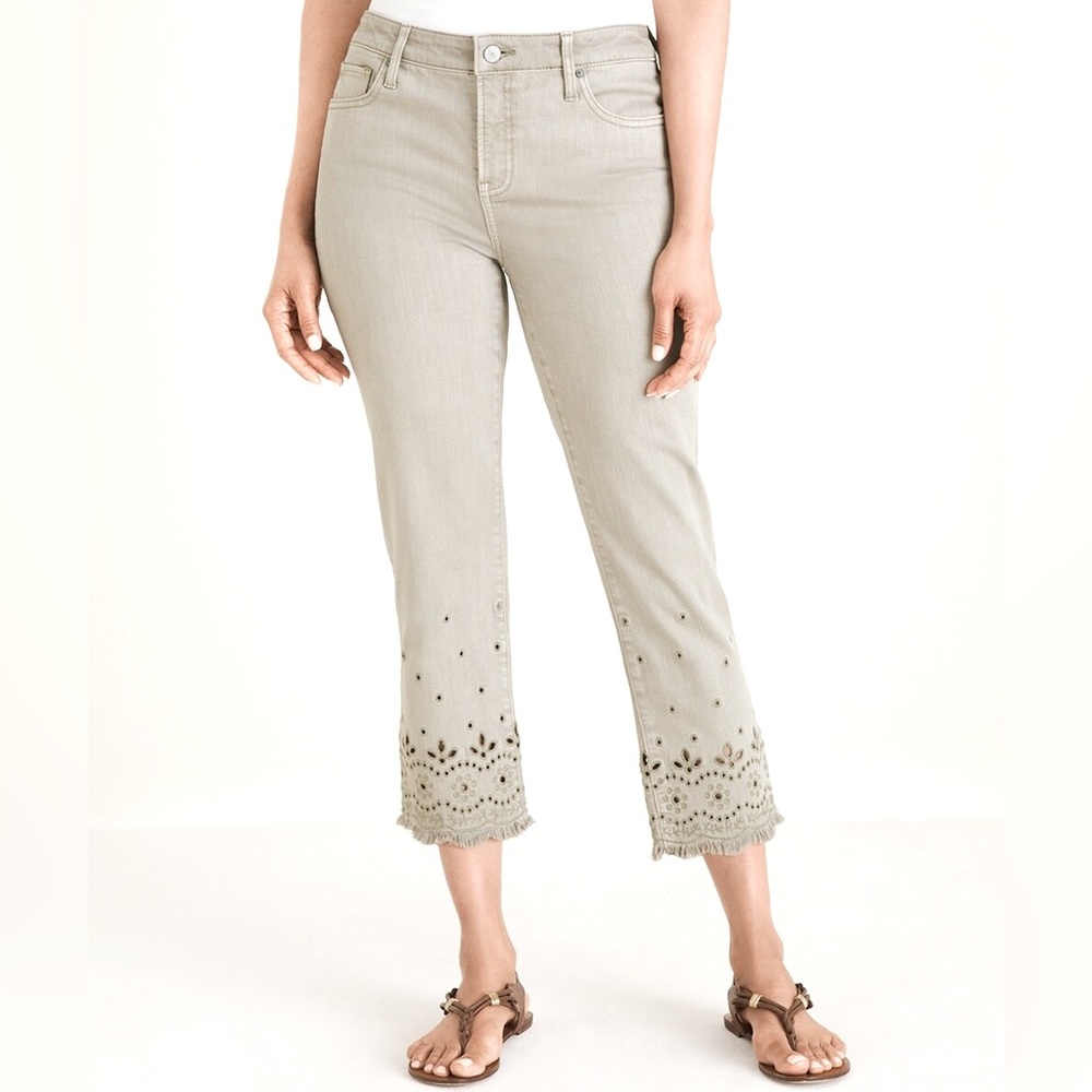 NWT Chico’s So Slimming Eyelet-Hem Girlfriend Crops Jeans.